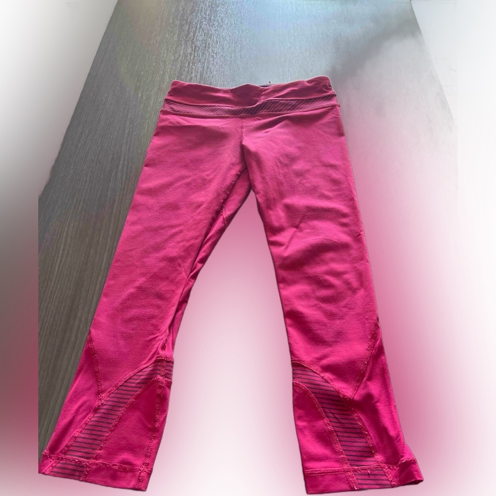 Lululemon size 4  capris. A345